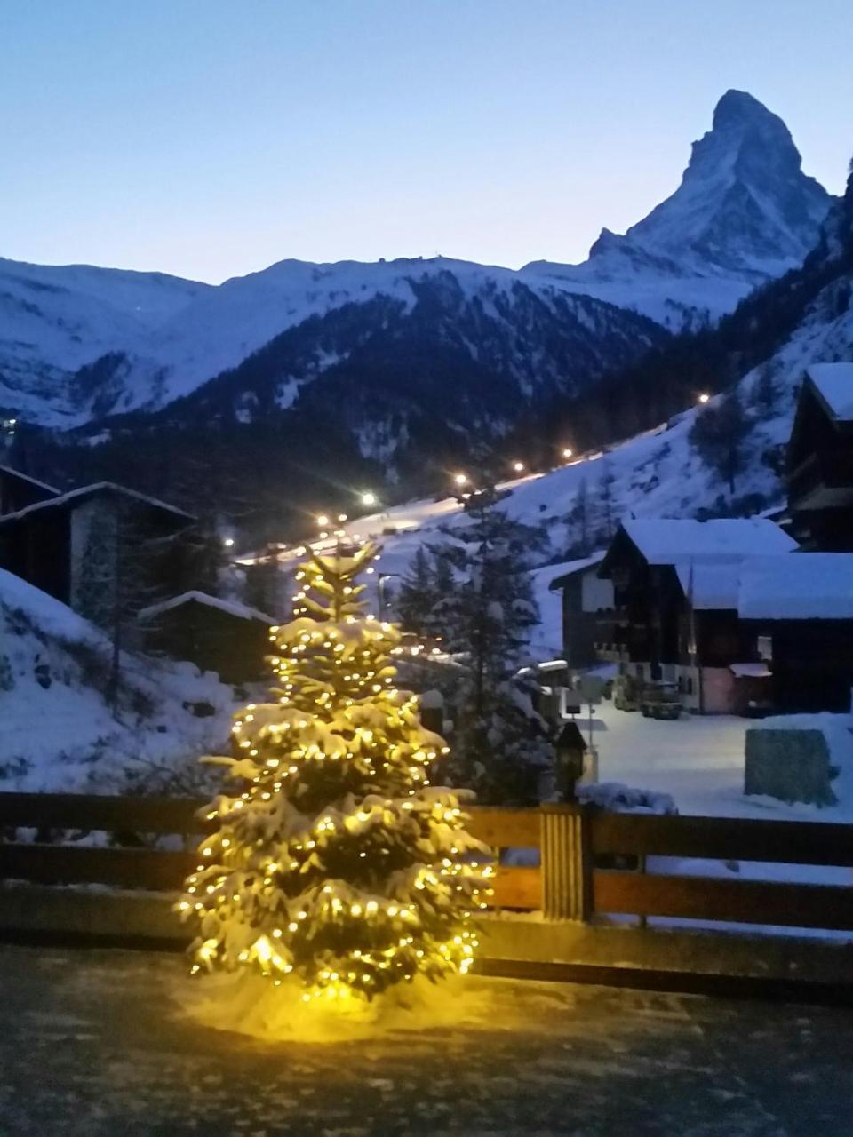 Alpenrose Hotel Zermatt Bagian luar foto
